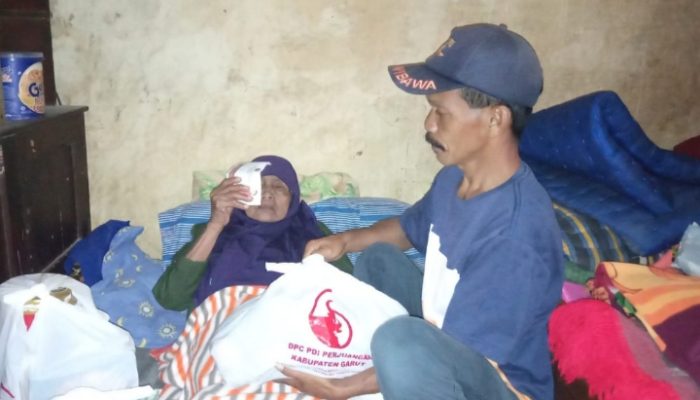 Lansia Penggemar Jokowi Luput dari Bantuan, PDIP Garut Merespon Cepat