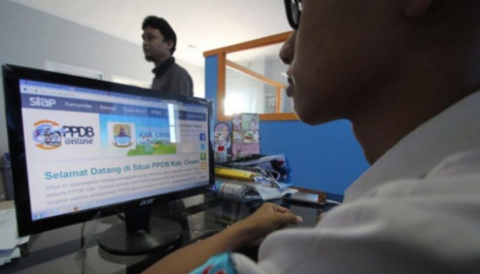 Banyak yang Tak Paham, Orangtua Siswa di Garut Keluhkan PPDB Online