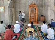 Bupati Rudy Ingatkan Jemaah Sholat Jum’at di Masjid Cikajang untuk Jalankan Protokol Kesehatan