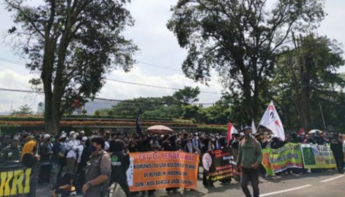 Sejumlah Ormas Islam Gelar Aksi Demonstrasi di Gedung Sate Tolak RUU HIP