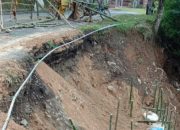 Bekas Longsor di Jalur Cikajang – Pameungpeuk Belum Diperbaiki