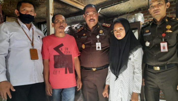 Kajari Garut Beri Bantuan Ayah Pencuri HP Demi Anaknya Bisa Belajar Online
