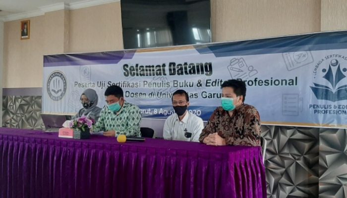 Uniga Gelar Uji Kompetensi Penulis Buku Nonfiksi dan Penyuntingan Naskah