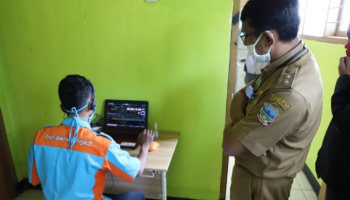 Wabup Garut Tinjau Proses Pembelajaran Siswa SMPN 3 Cilawu Melalui TV Kabel