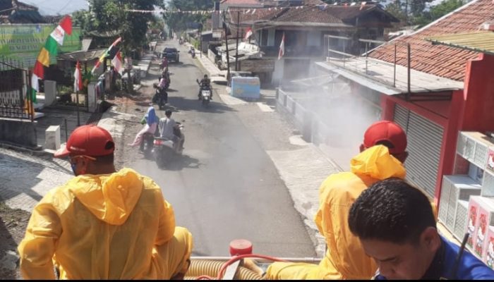 Mobil Pancar Sirami Bungbulang dengan Disinpektan Jelang Hari Kemerdekaan