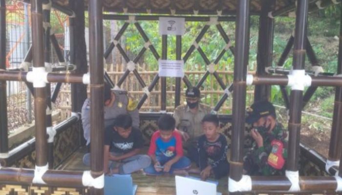 Desa di Kaki Gunung Guntur Bangun Ruang Belajar Publik Dilengkapi Jaringan Internet