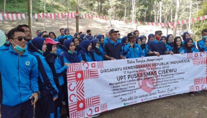 70 Karyawan Puskesmas Cisewu Bermain dan Bertempur di Tempat Sampah