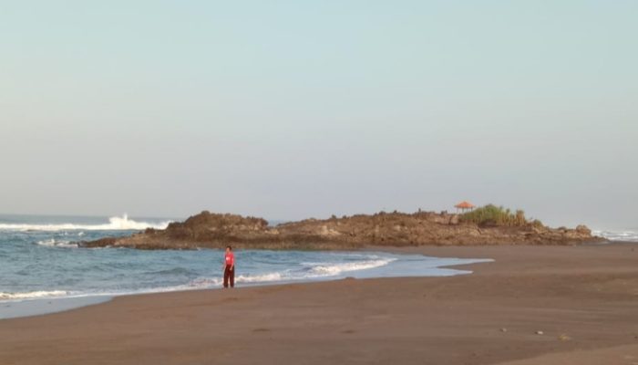 Karangparanje, Pantai Indah di Garut Selatan Sebagai Pelepas Penat di Tengah Deburan Ombak