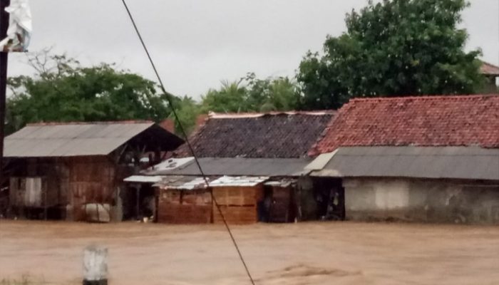 Sungai Cipaleubuh dan Cikaso Meluap, Sejumlah Kampung di Pameungpeuk Terendam
