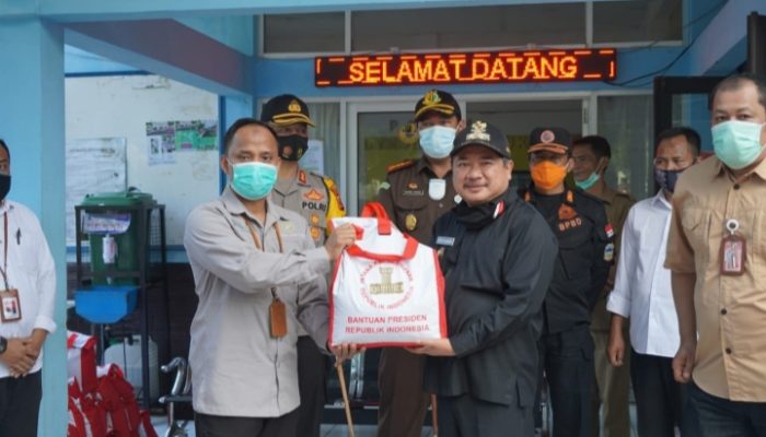 Pemkab Garut Terima Bantuan Sembako dari Presiden RI untuk Penyintas Banjir dan longsor