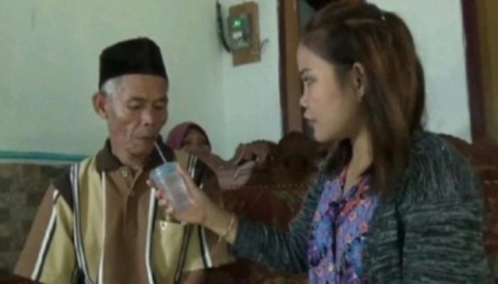 Heboh Kakek 78 Tahun Menikahi Gadis 17 Tahun, Maskawin Uang Rp10 Juta dan Sepeda Motor