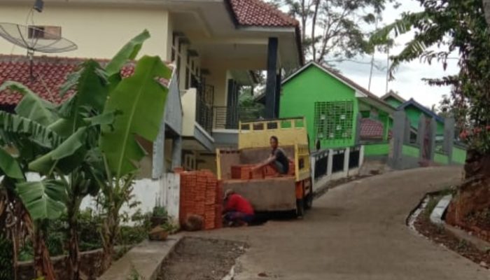 Elemen Desa Girimukti: Sejak Dibangun PISEW dan BSPS, Perekonomian Warga Tumbuh Signifikan