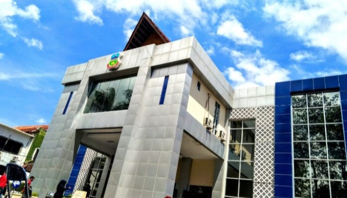 Wow, Pengaduan Warga ke Disdukcapil Garut Lewat Whatsapp Capai 500/Hari