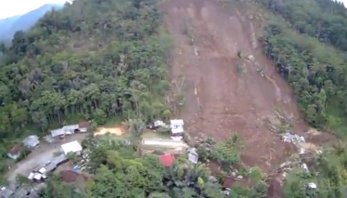 Masih Labil, Material Longsor yang Menutupi Jalan Provinsi di Talegong Belum Dibersihkan