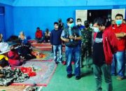 Bupati Garut dan Yudha Puja Beri Bantuan Kasur kepada Pengungsi di Cisewu