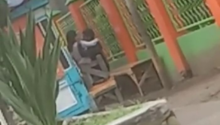 Sepasang Muda-mudi Kepergok Warga Tengah Berbuat Mesum di Simpang Lima