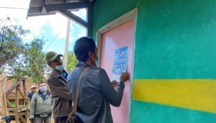 Desa Karangsewu Dapat Bantuan 35 MCK dari Program Sandes Padat Karya