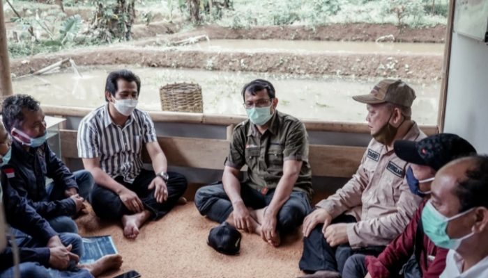 Ingin Mengetahui Cara Budidaya Ikan Koi, Wabub Garut Kunjungi Ciamis