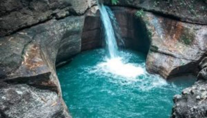 Leuwi Jubleg, Terdapat Tebing Bebatuan Lengkap dengan Air Terjun Kecil