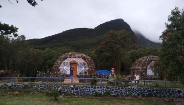 Pengelola TWA Gunung Papandayan Bangun Rumah dengan Ciri Khas Papua