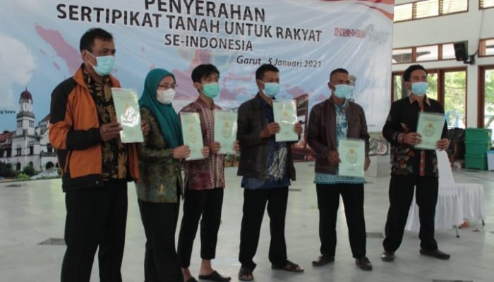 BPN Bagikan 5000 Sertipikat Tanah Kepada 30 Orang Warga Garut