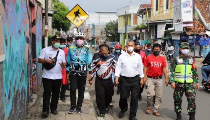 Wabup Garut Lakukan Sidak Protokol Kesehatan Sambil Gowes Keliling Kota