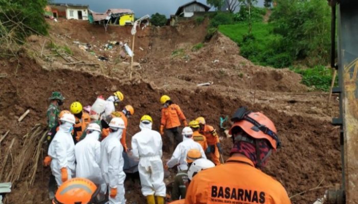 Seluruh Korban Ditemukan, Tim SAR Tutup Pencarian di Longsor Sumedang