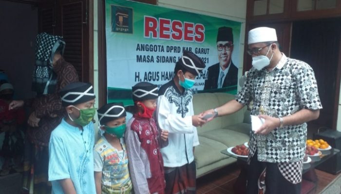 Reses Agus Hamdani Diisi Pemberian Santunan kepada Anak Yatim dan Dhuafa