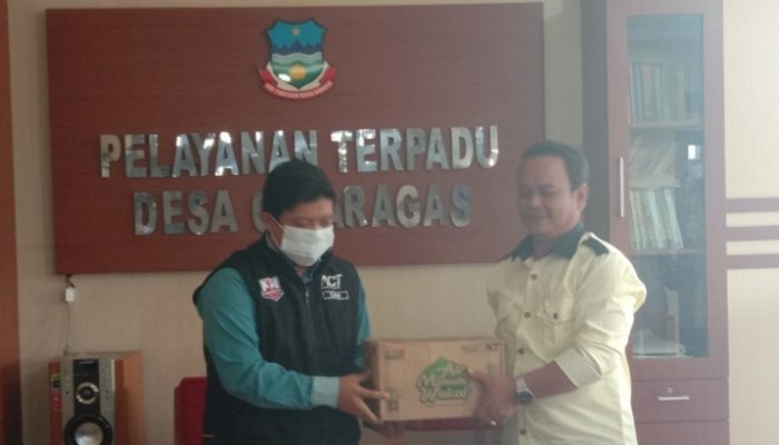 ACT Salurkan Beras Wakaf kepada 30 Lansia di Cimaragas Pangatikan