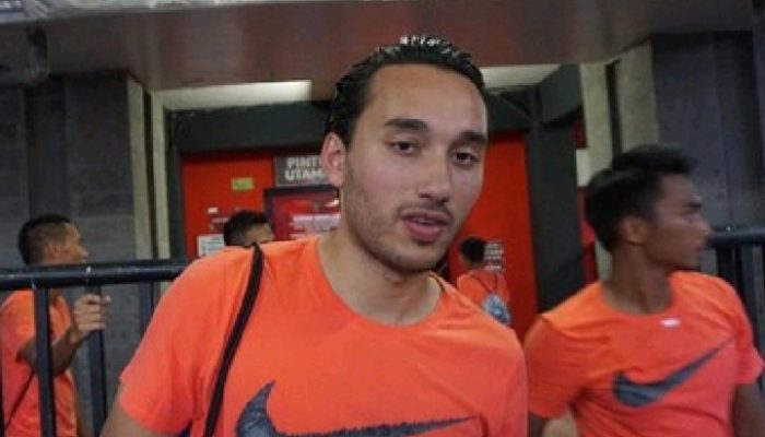 Ezra Walian Direkrut Persib Bandung, Regenerasi Alasannya