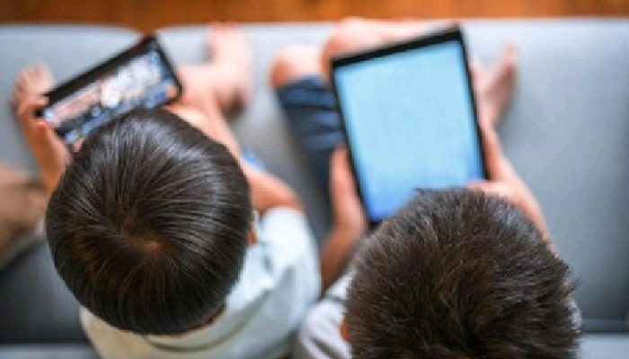 Waspada, Empat Ciri Anak yang Sudah Kecanduan Gadget
