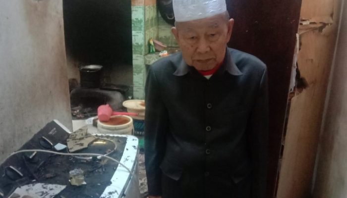 Tersambar Petir, Rumah Kakek Oyan di Cibatu Porak Poranda