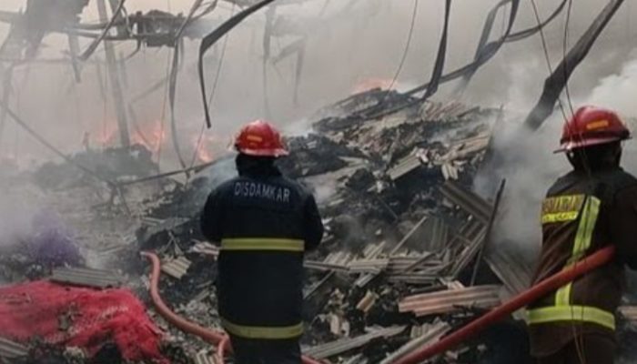 Pabrik Surpet di Garut Terbakar, Pemilik Telan Kerugian Rp3,5 Miliar