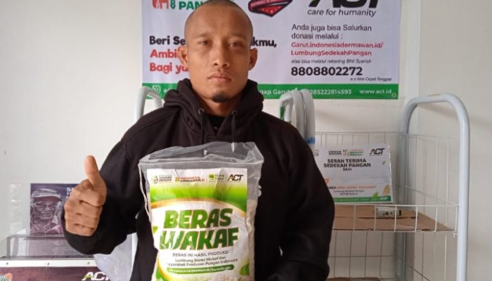 Atlet MMA Asal Malangbong Dukung Gerakan Sedekah Pangan Nasional
