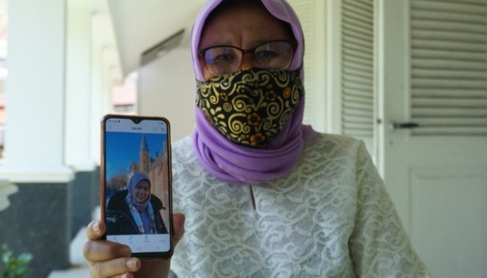 Kartini Garut Ini Mampu Kuliahkan Anaknya di Belgia dengan “Single Parent”
