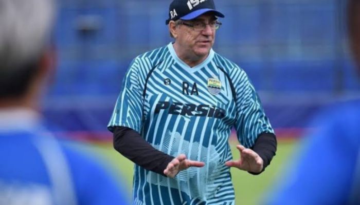 Robert Rene Alberts Senang Bisa Tampilkan Semua Pemain Persib di Piala Menpora