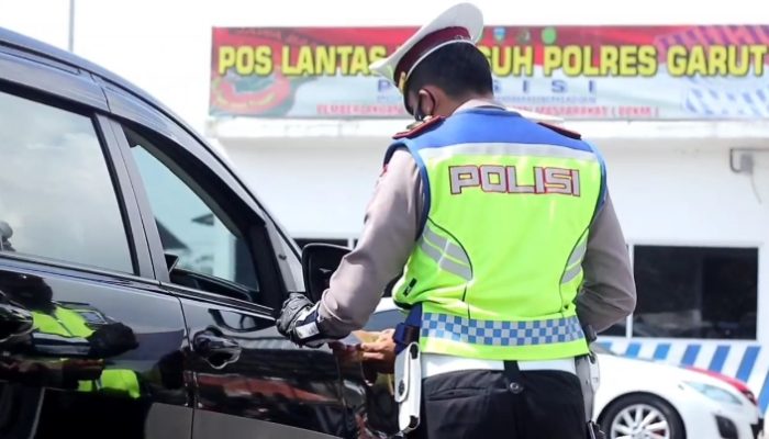 Puluhan Mobil yang Melintasi Perbatasan Garut Diputar Balik oleh Polisi