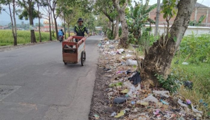 Sampah di Jalan Sawahlega Pangatikan Kembali Menumpuk