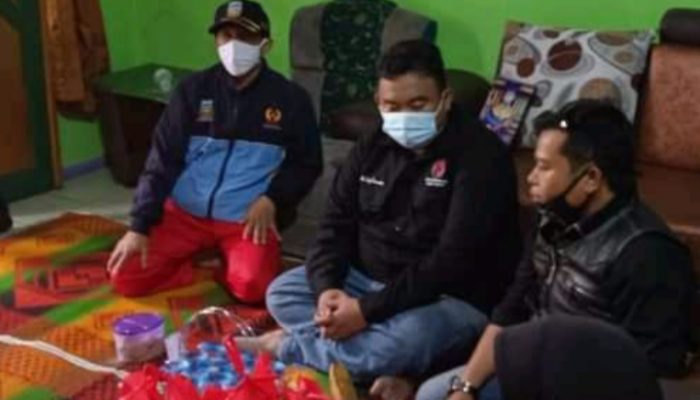 Anggota Fraksi PDI Perjuangan Bertakziah ke Rumah Korban Truk Penabrak Madrasah