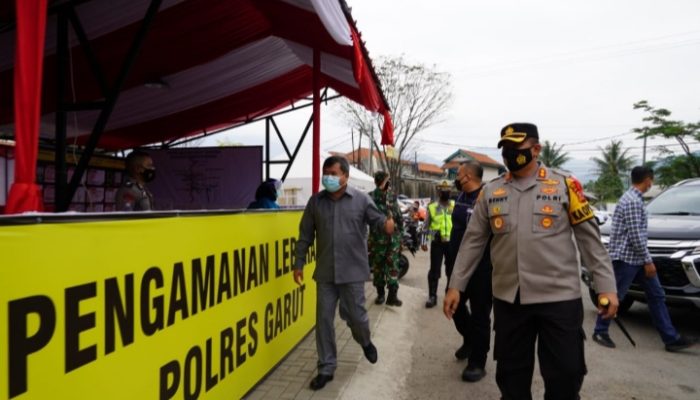 Bupati Garut Tinjau Pos Penyekatan Arus Mudik dan Jalur Wisata