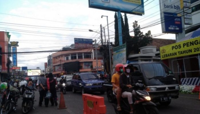 Jelang Malam Takbiran, Sejumlah Ruas Jalan di Kota Garut Macet