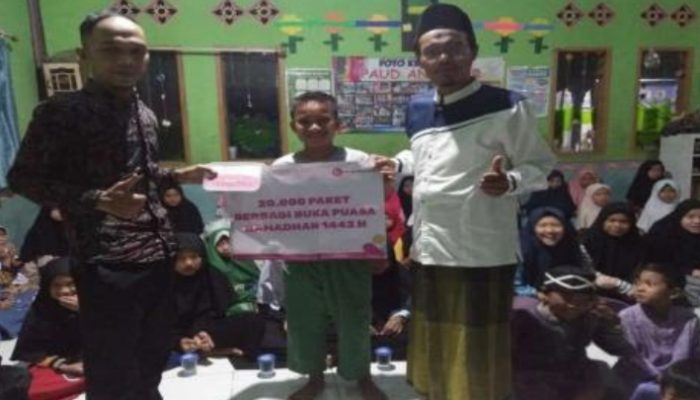 PYI Salurkan 50 Paket Makanan Berbuka untuk Yatim dan Dhuafa di Garut
