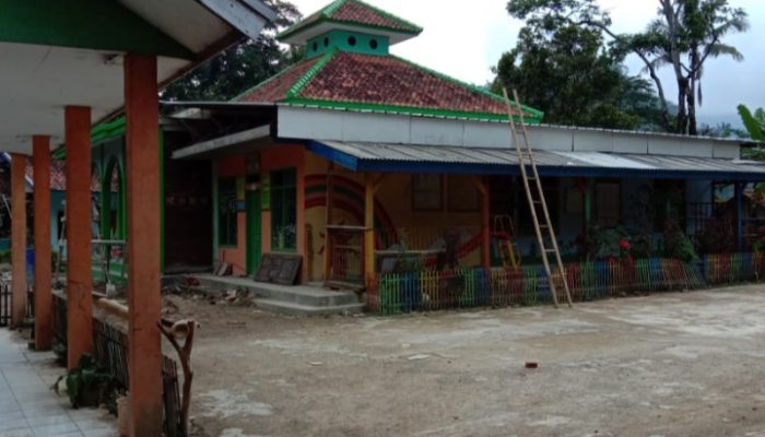 Ditakutkan Menangi Pilkades, Seorang Cakades di Cisewu Difitnah Jual Tanah Wakaf