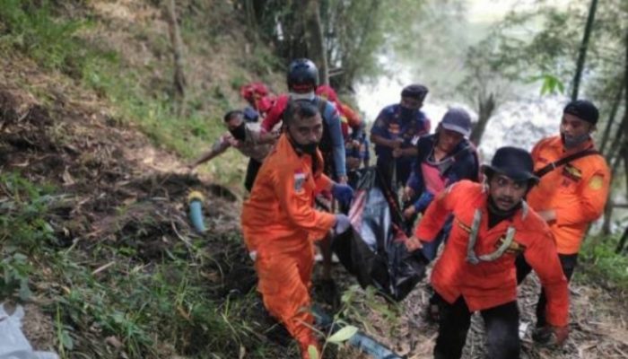 Jatuh Saat Mancing di Sungai Cimanuk, Tia Ditemukan Meninggal Dunia