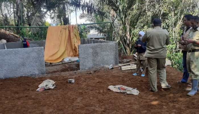 Petani Talegong Siapkan Kandang Sambut Datangnya Sapi Bantuan UPPO