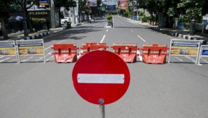 Polisi Lakukan Buka Tutup Jalan Menyusul Larangan Wisatawan Datang ke Bandung