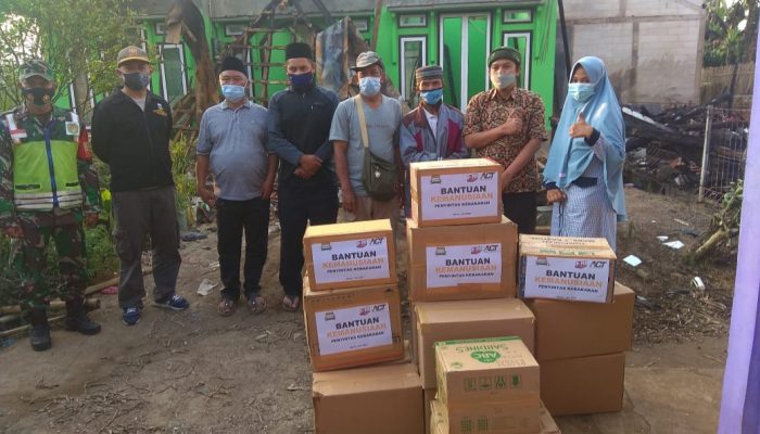 MRI-ACT Garut Berikan Bantuan Pangan kepada Korban Kebakaran di Cikajang