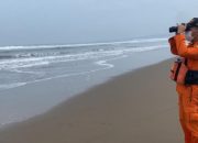 Tiga Nelayan Korban Kapal Terbalik di Perairan Garut Belum Ditemukan