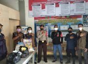 Kasus Covid-19 Melonjak di Ciburial, Kepala Desa Salurkan Bantuan