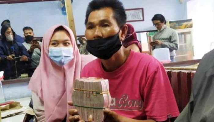 Penjual Agar-agar di Garut Beli Nasi Padang Rp5 Ribu, Dapat Donasi Rp108 Juta
